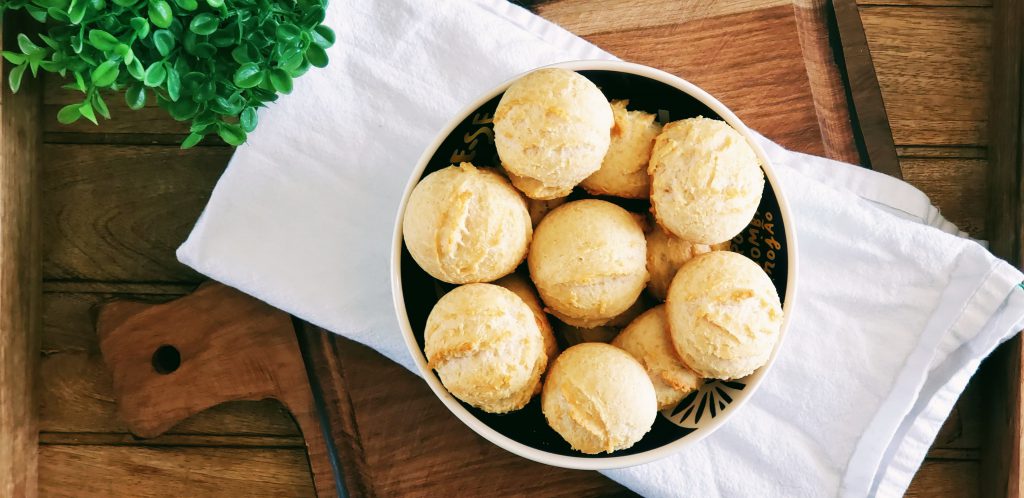 Pão-de-queijo (Brazilian cheese bread) recipe - Tidy Mo