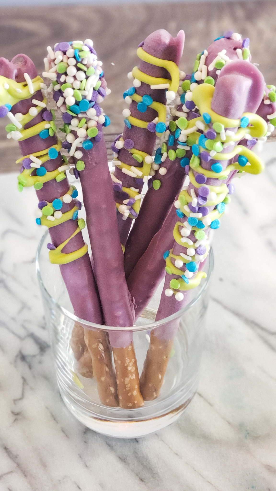 How To Make Easy Chocolate Dipped Pretzel Rods Tidy Mo   LRM EXPORT 57075576210723 20190708 120238552 