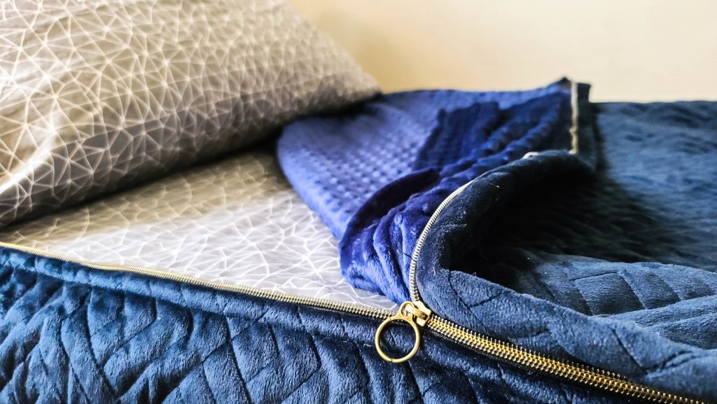 The Project Lady - DIY Twin-Sized Zipper Bedding Tutorial